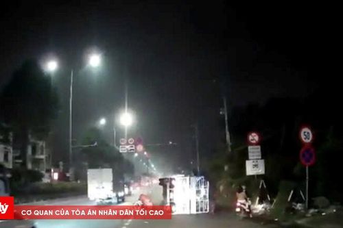 Nhiều người thoát chết khỏi vụ lật xe tải trên quốc lộ