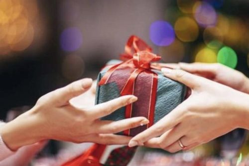 Niềm vui và nỗi lo về quà Tết