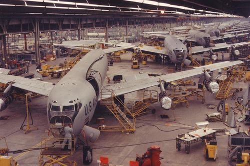 Bên trong nhà máy sửa chữa máy bay chiến đấu lớn nhất thế giới của Mỹ