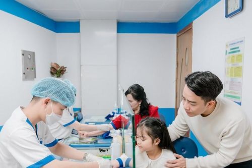 Đỗ Duy Nam đưa gia đình đi kiểm tra sức khỏe, an tâm đón Tết