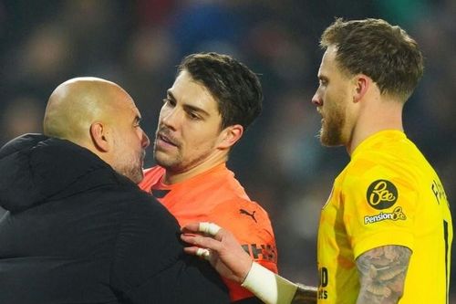 Pep Guardiola nổi giận mắng cầu thủ Man City