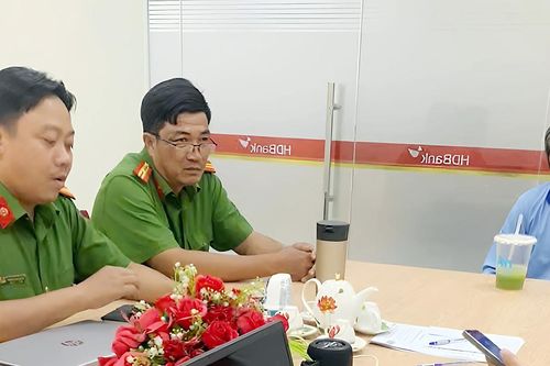 Công an vận động người đàn ông trả lại gần nửa tỷ đồng bị chuyển nhầm