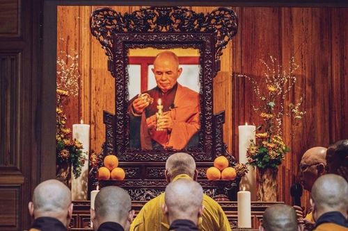 Tăng thân khắp chốn về Huế dự lễ giỗ thiền sư Thích Nhất Hạnh