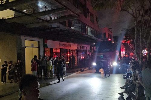 Cháy chung cư ở TPHCM, hàng trăm người hốt hoảng tìm đường thoát nạn