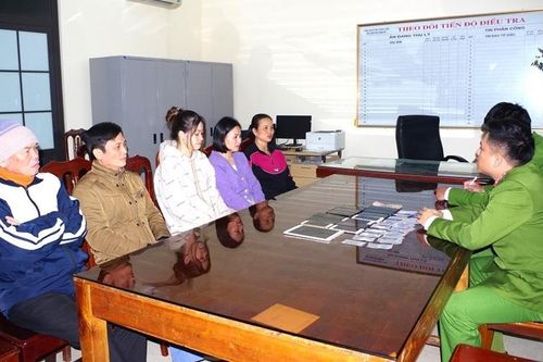 Khởi tố 6 đối tượng mua bán trái phép thông tin tài khoản ngân hàng