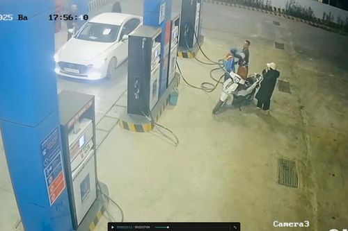 Tài xế ô tô hành hung nhân viên cây xăng ở Nghệ An
