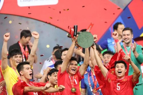 Xuân Mạnh gọi, chờ Văn Đức trả lời