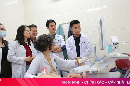 Chuyên gia Pháp chẩn đoán hình thái thai nhi cho sản phụ tại BVĐK tỉnh