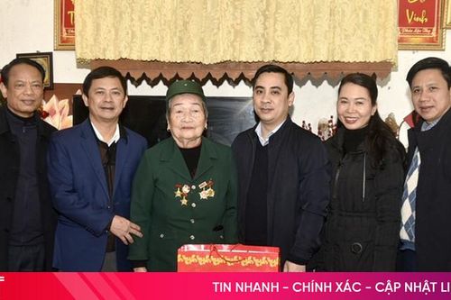 Lãnh đạo tỉnh chúc Tết người có công, người cao tuổi ở TX Hồng Lĩnh
