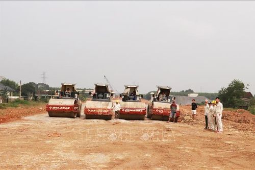 Bàn giao mặt bằng các cầu vượt cao tốc Vạn Ninh - Cam Lộ trong tháng 1