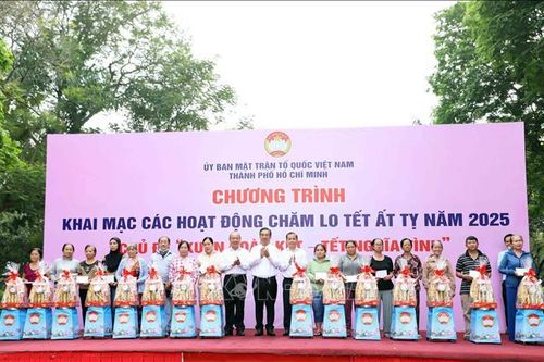 Chăm lo Tết cho người lao động khó khăn, người dân vùng biên giới