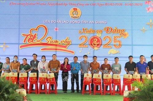 Mang Tết đến sớm với người có hoàn cảnh khó khăn