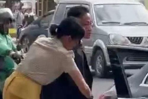Đại gia, hoa và... kiếm