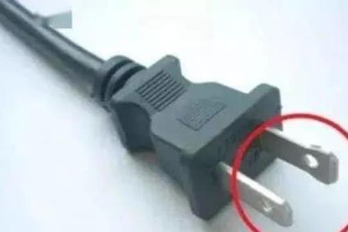 Bí mật về chiếc lỗ nhỏ trên phích cắm điện mà 99% người dùng không hề hay biết, hóa ra lại siêu hữu ích