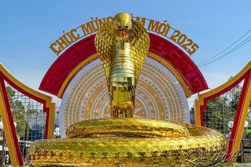 Linh vật rắn của Bạc Liêu 'trình làng': Sống động như thật, vừa xuất hiện đã gây bão