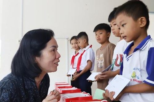 'Tết yêu thương' đến với phụ nữ, trẻ em khu vực biên giới Tây Ninh