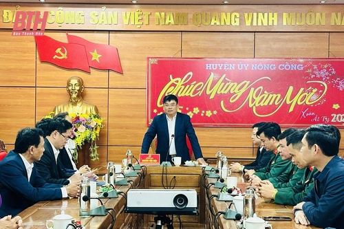Trưởng Ban Quản lý KKT Nghi Sơn và các KCN kiểm tra sản xuất, đời sống Nhân dân huyện Nông Cống