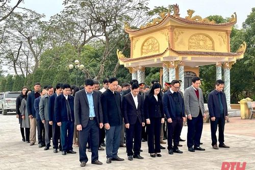 Trưởng ban Dân vận Tỉnh ủy, Chủ tịch Ủy ban MTTQ tỉnh Phạm Thị Thanh Thủy kiểm tra sản xuất, đời sống Nhân dân huyện Nga Sơn