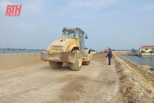 Khẩn trương thi công tu bổ xung yếu hệ thống đê điều Thanh Hóa