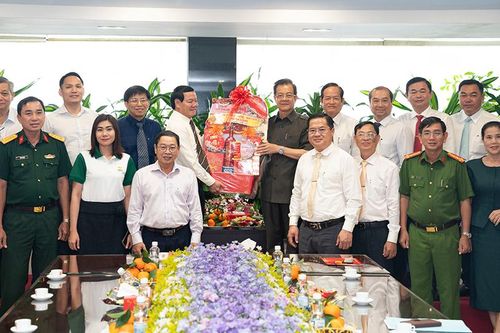 Bí thư Tỉnh ủy An Giang Lê Hồng Quang thăm, chúc Tết các doanh nghiệp tiêu biểu
