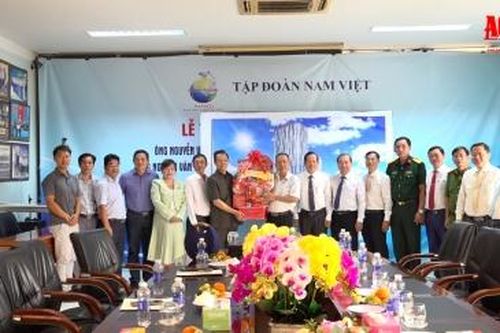 Bí thư Tỉnh ủy An Giang Lê Hồng Quang thăm, chúc Tết các doanh nghiệp tiêu biểu
