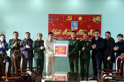 Trưởng ban Nội chính Tỉnh ủy Chu Xuân Trường chúc tết tại huyện Mường Chà