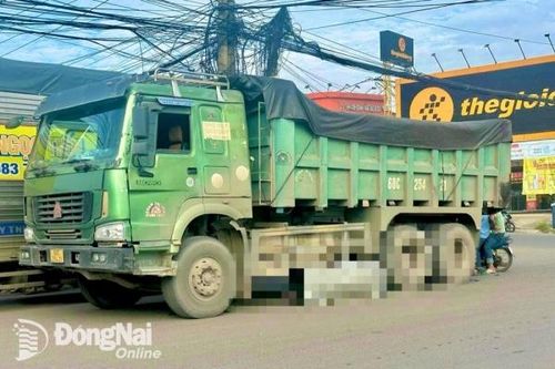 Xe tải ben va chạm xe đạp điện tại ngã tư Hiệp Phước, Nhơn Trạch làm người phụ nữ tử vong