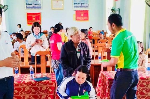 Mang Yang: Tặng quà 150 người nghèo, đồng bào dân tộc thiểu số khó khăn