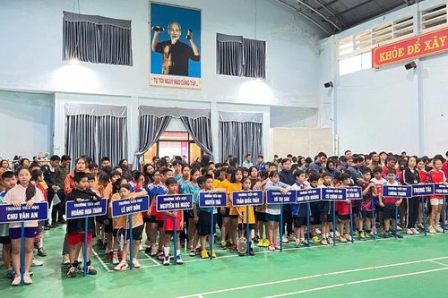 Pleiku: Gần 300 vận động viên tham gia giải bóng bàn, cầu lông học sinh tiểu học và THCS
