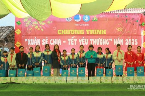 Tỉnh đoàn Lạng Sơn tổ chức chương trình 'Xuân sẻ chia - Tết yêu thương' tại xã Yên Lỗ, huyện Bình Gia