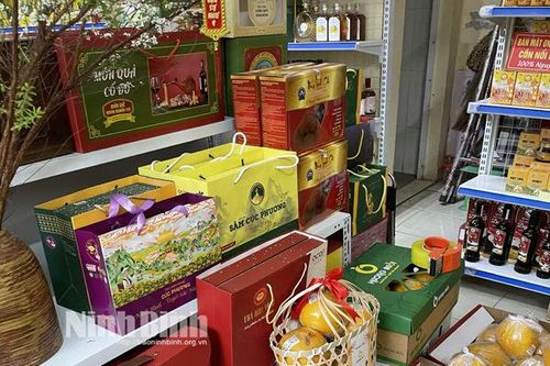 Nông sản địa phương 'đổ bộ' thị trường quà Tết 2025