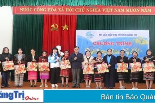 Trao 122 suất quà tết cho phụ nữ khó khăn vùng Lìa