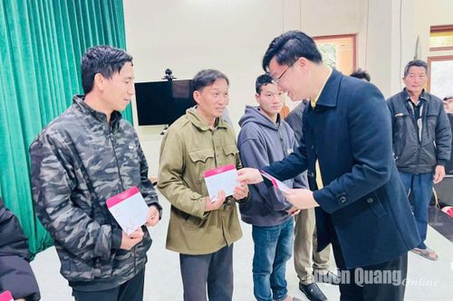 Tết nhân ái ấm lòng người nghèo