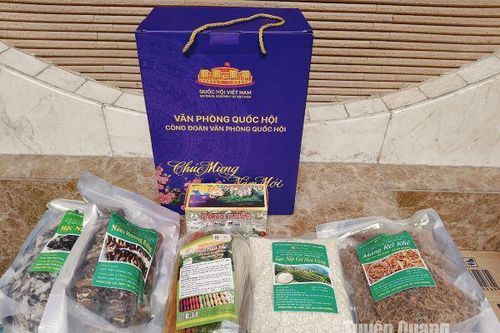 Năm thứ 3 liên tiếp sản phẩm OCOP Tuyên Quang được Văn phòng Quốc hội chọn làm quà Tết