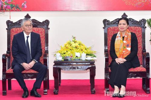 Đồng chí Bí thư Tỉnh ủy Hà Thị Nga tiếp và làm việc với lãnh đạo Công ty Cổ phần Erex
