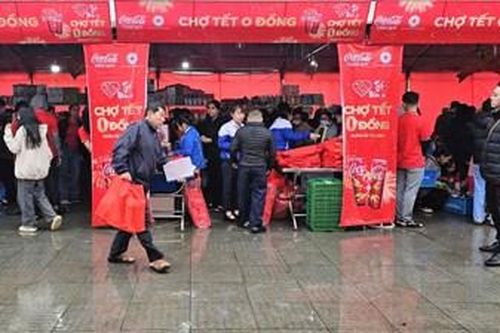 500 người nghèo mua sắm ở 'Chợ Tết 0 đồng'