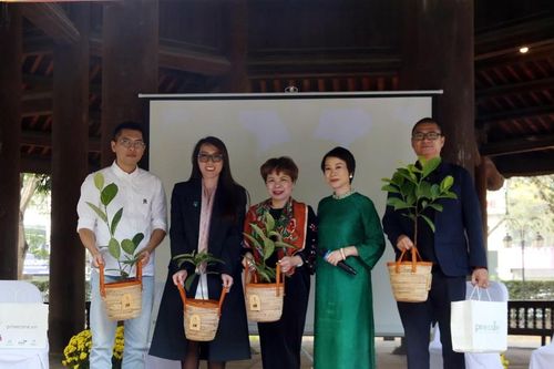 Chung một ước mơ, tô màu xanh Việt