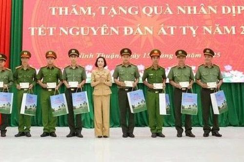 Phó Chủ tịch Quốc hội Nguyễn Thị Thanh thăm, chúc Tết Công an tỉnh Ninh Thuận