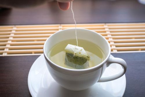 Nguy cơ tiềm ẩn khi sử dụng trà túi lọc