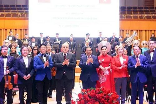 Thủ tướng Nga Mikhail Mishustin dự chương trình biểu diễn nghệ thuật