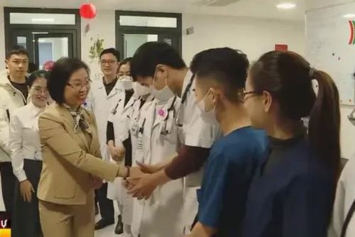 Đoàn đại biểu Quốc hội Hà Nội tặng quà Tết hộ nghèo