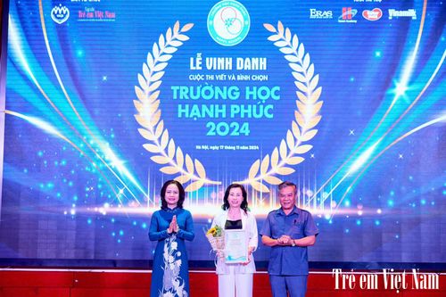 Trường THPT Nguyễn Huệ: Gieo yêu thương để gặt về hạnh phúc