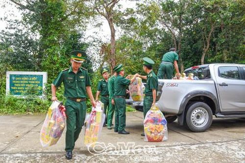 Mang hơi xuân từ đất liền ra đảo Hòn Khoai