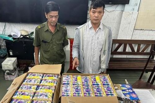 Phát hiện vụ vận chuyển pháo lậu bằng ôtô