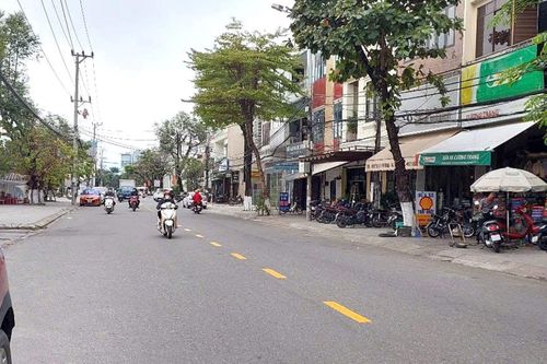 Từ ngày 1/1/2025, vạch kẻ đường màu trắng và màu vàng có ý nghĩa là gì?