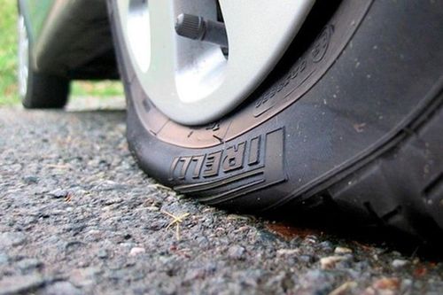 Có nên tráng lốp chống đinh cho ô tô?