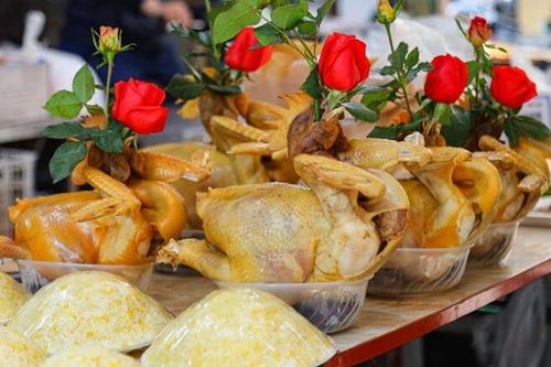 Chuyên gia lý giải vì sao cỗ cúng dùng gà trống mà không dùng gà mái