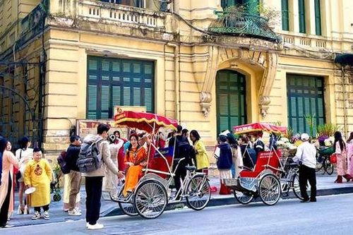 Giới trẻ nô nức đi chụp hình trước tết Nguyên đán