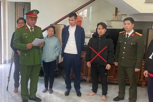 Khởi tố đối tượng lừa đảo 'hỗ trợ lấy lại tiền' trên mạng xã hội