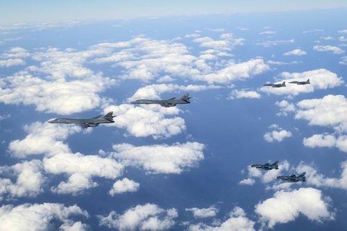 Mỹ, Nhật, Hàn tập trận với máy bay ném bom B-1B sau vụ thử tên lửa của Triều Tiên
